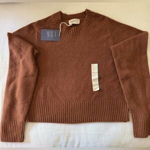 Universal Thread, Size M, NWT sweater.  Copper color.